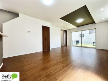 ���r���O�@���R�����������ޒg���ȃ��r���O�B��������ɂ͓Ǐ��₨���Q�ł����Ȃ���̂�т�Ɖ߂����ЂƎ����B