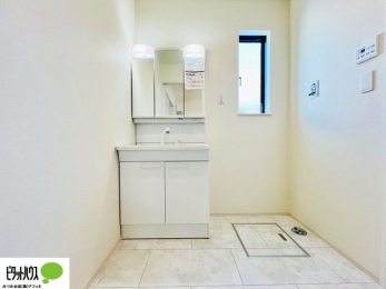 ʑEʏ@{Hʐ^@g₷VvȐʉϑB̎xx͂n܂܂B