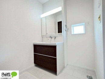 ʑEʏ@g₷VvȐʉϑB̎xx͂n܂܂B