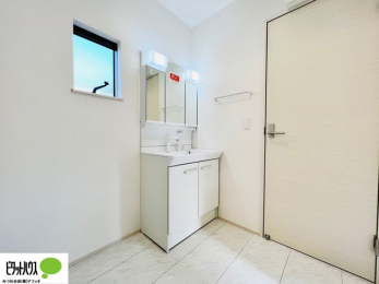 ʑEʏ@{Hʐ^@g₷VvȐʉϑB̎xx͂n܂܂B