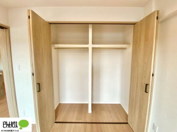 ���[�@���ꂼ��̂������Ɏ��[�X�y�[�X������̂Ńv���C�x�[�g�ȉו����g�߂ɒu�����Ƃ��ł��܂��B