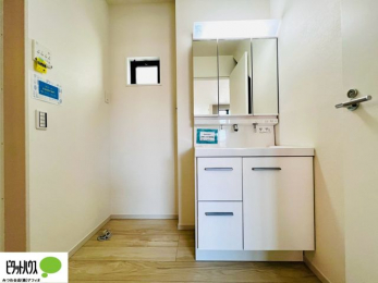 ʑEʏ@{Hʐ^@g₷VvȐʉϑB̎xx͂n܂܂B