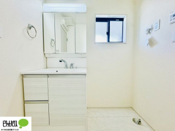 ʑEʏ@{Hʐ^@Oʋ̗AVNȂǑ[ALXƂʉϑłB