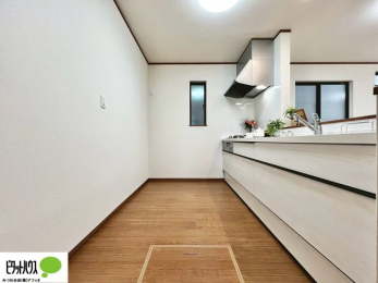 �L�b�`���@�{�H��ʐ^�@�V�z�Ȃ�ł͂̃s�J�s�J�̃L�b�`���͖����̂��������y�������Ă���܂��ˁB