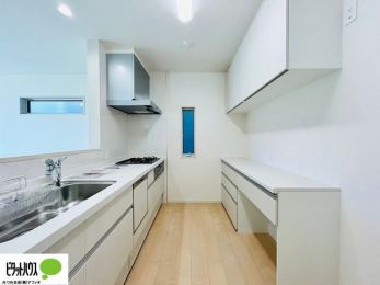 �L�b�`���@�{�H��ʐ^�F�Ƒ��Ƃ��b���Ȃ���y���������ł���J�E���^�[�L�b�`��