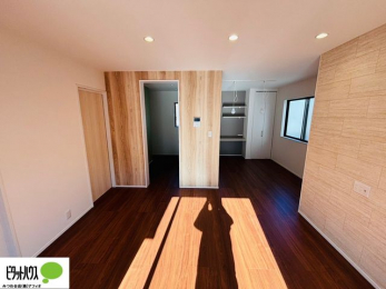 ���r���O�@���R�����������ޒg���ȃ��r���O�B��������ɂ͓Ǐ��₨���Q�ł����Ȃ���̂�т�Ɖ߂����ЂƎ����B