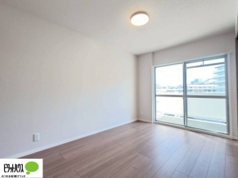 �Q���@�傫�ȑ����疾�邢�z�˂�������܂��B