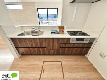 �L�b�`���@�Ƒ��Ƃ��b���Ȃ���y���������ł���J�E���^�[�L�b�`���B