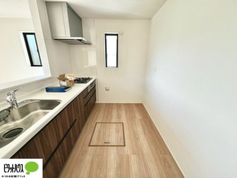 �L�b�`���@�V�z�Ȃ�ł͂̃s�J�s�J�̃L�b�`���͖����̂��������y�������Ă���܂��ˁB