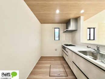 �L�b�`���@�V�z�Ȃ�ł͂̃s�J�s�J�̃L�b�`���͖����̂��������y�������Ă���܂��ˁB