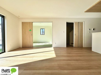 ���r���O�@���R�����������ޒg���ȃ��r���O�B��������ɂ͓Ǐ��₨���Q�ł����Ȃ���̂�т�Ɖ߂����ЂƎ����B