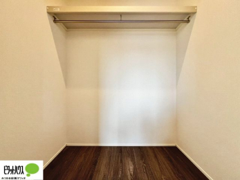 ���̑����ρ@�E�H�[�N�C���N���[�[�b�g�͂��m�������[����̂͂������A���s�o�b�N�Ȃǂ̑傫�ȉו������[���Ă����̂ɂ��֗��ł��B