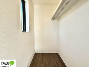 �q�������@���ꂼ��̂������Ɏ��[�X�y�[�X������̂Ńv���C�x�[�g�ȉו����g�߂ɒu�����Ƃ��ł��܂��B