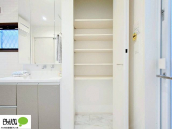 ���̑��@���ʏ��Ɏ��[�X�y�[�X��݂��܂����B������^�I���A�X�g�b�N��܂Ȃǉ����Ƒ����̂Ń��l���ɃX�y�[�X������Əd�󂵂܂��B