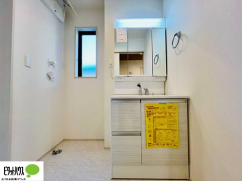 ʑEʏ@{Hʐ^@Oʋ̗AVNȂǑ[ALXƂʉϑłB