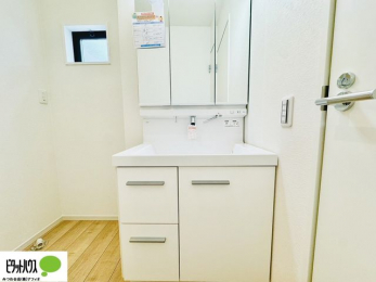 ʑEʏ@{Hʐ^@Oʋ̗AVNȂǑ[ALXƂʉϑłB