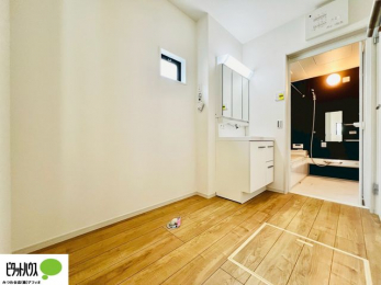 ʑEʏ@{Hʐ^@g₷VvȐʉϑB̎xx͂n܂܂B