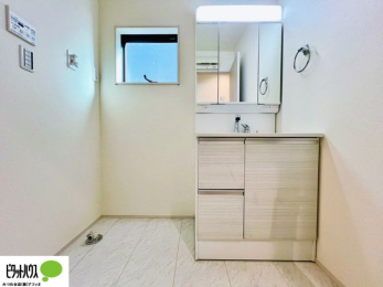 ʑEʏ@{Hʐ^@g₷VvȐʉϑB̎xx͂n܂܂B