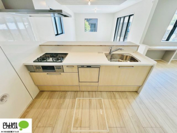 �L�b�`���@�{�H��ʐ^�@�V�z�Ȃ�ł͂̃s�J�s�J�̃L�b�`���͖����̂��������y�������Ă���܂��ˁB