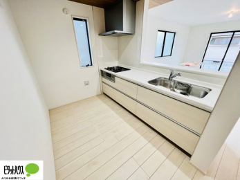 �L�b�`���@�{�H��ʐ^�@�V�z�Ȃ�ł͂̃s�J�s�J�̃L�b�`���͖����̂��������y�������Ă���܂��ˁB