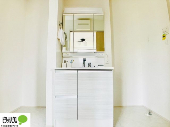 ʑEʏ@{Hʐ^@Oʋ̗AVNȂǑ[ALXƂʉϑłB