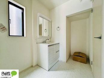 ʑEʏ@{Hʐ^@Oʋ̗AVNȂǑ[ALXƂʉϑłB