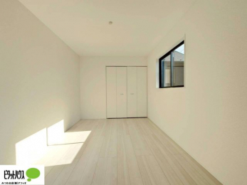 ���̑����ρ@�傫�ȑ����疾�邢�z�˂�������܂��B