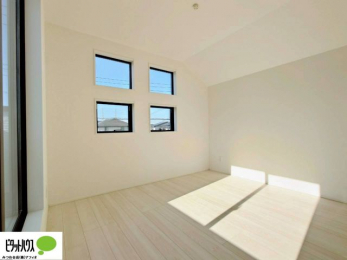 ���̑����ρ@2�ʍ̌��Ŗ��邭�A���ʂ��̗ǂ��������ł��B