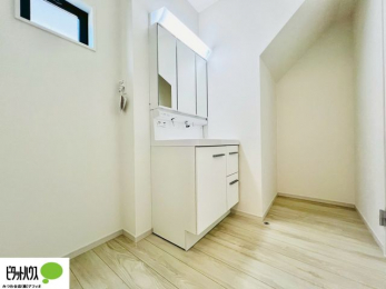 ʑEʏ@{Hʐ^@g₷VvȐʉϑB̎xx͂n܂܂B