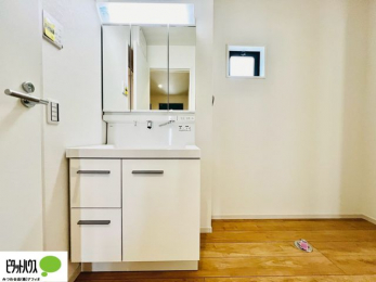 ʑEʏ@{Hʐ^@g₷VvȐʉϑB̎xx͂n܂܂B