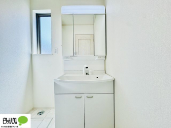 ʑEʏ@{Hʐ^@Oʋ̗AVNȂǑ[ALXƂʉϑłB