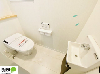 �g�C���@�{�H��ʐ^�F1�E2�K�E�H�V�����b�g�g�C�������B