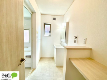 ���ʑ�E���ʏ��@�J�E���^�[�t���̍L�X���ʎ�