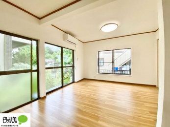 ���r���O�@�傫�ȑ�����ۓI�ȃ��r���O�́A�������邢��C�ɂ��Ă���܂��ˁB