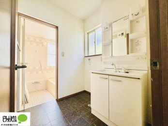 ���̑��@���C�h�݌v�̐��ʏ��͎��[��u������A�傫������@���]�T�Őݒu�ł��܂�