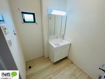 ���ʑ�E���ʏ��@�{�H��ʐ^�@�O�ʋ��̗���A�V���N���ȂǑ������[��������A�L�X�Ƃ������ʉ��ϑ�ł��B