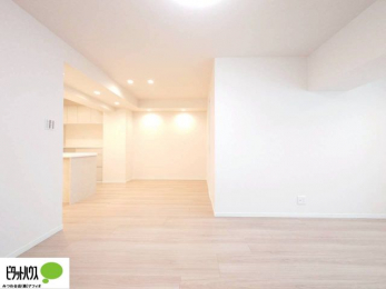 ���r���O�@���R�����������ޒg���ȃ��r���O�B��������ɂ͓Ǐ��₨���Q�ł����Ȃ���̂�т�Ɖ߂����ЂƎ����B