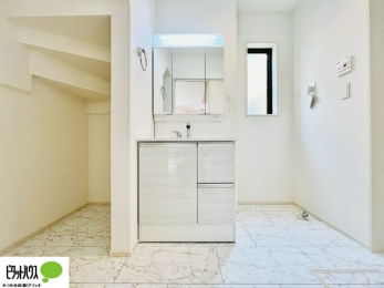 ���ʑ�E���ʏ��@�{�H��ʐ^�@�O�ʋ��̗���A�V���N���ȂǑ������[��������A�L�X�Ƃ������ʉ��ϑ�ł��B