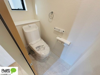 �g�C���@�{�H��ʐ^�F1�E2�K�E�H�V�����b�g�g�C�������B