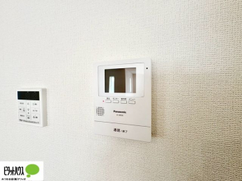 ���̑��@�{�H��ʐ^�F������Ԃ����S��TV���j�^�[�t���C���^�[�z��