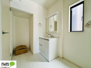 ���ʑ�E���ʏ��@�{�H��ʐ^�@�O�ʋ��̗���A�V���N���ȂǑ������[��������A�L�X�Ƃ������ʉ��ϑ�ł��B