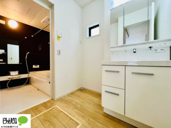 ���ʑ�E���ʏ��@�{�H��ʐ^�@�O�ʋ��̗���A�V���N���ȂǑ������[��������A�L�X�Ƃ������ʉ��ϑ�ł��B