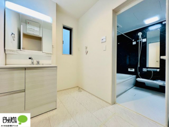 ���ʑ�E���ʏ��@�{�H��ʐ^�@�O�ʋ��̗���A�V���N���ȂǑ������[��������A�L�X�Ƃ������ʉ��ϑ�ł��B