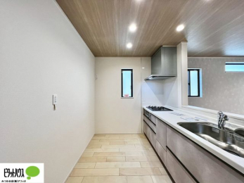 �L�b�`���@�{�H��ʐ^�@�V�z�Ȃ�ł͂̃s�J�s�J�̃L�b�`���͖����̂��������y�������Ă���܂��ˁB