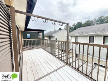 ���ց@���]