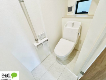 �g�C���@�{�H��ʐ^�F1�E2�K�E�H�V�����b�g�g�C�������B