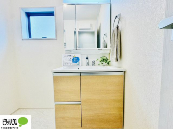 ���ʑ�E���ʏ��@�{�H��ʐ^�@�O�ʋ��̗���A�V���N���ȂǑ������[��������A�L�X�Ƃ������ʉ��ϑ�ł��B