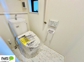 �g�C���@�{�H��ʐ^�@1�E2�K�E�H�V�����b�g�g�C�������B