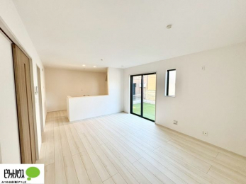 ���r���O�@�傫�ȑ�����ۓI�ȃ��r���O�́A�������邢��C�ɂ��Ă���܂��ˁB