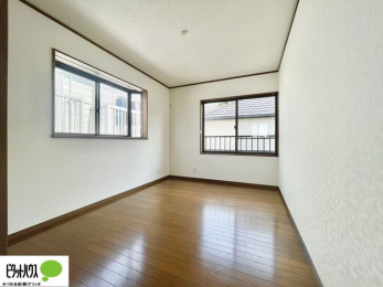 ���[�@2�ʍ̌��Ŗ��邭�A���ʂ��̗ǂ��������ł��B